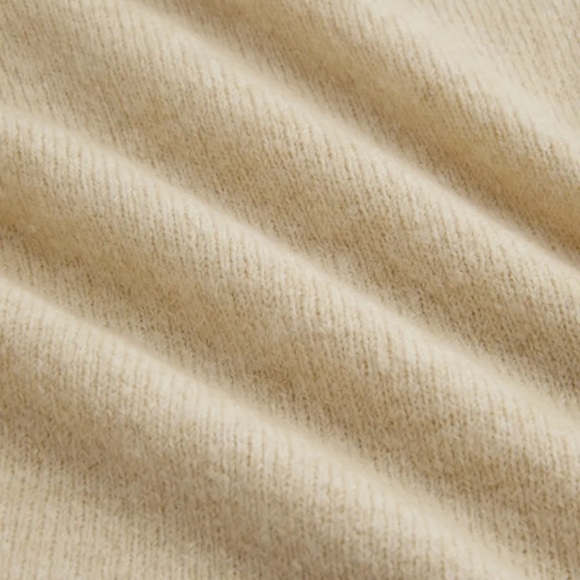 Off-shoulder Knitted Long Sleeve Top - Picture 3 of 4